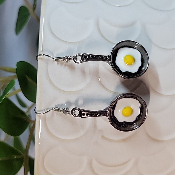 🔥LAST PAIR🔥 Egg Skillet Drop Earrings - Picture 1 of 5